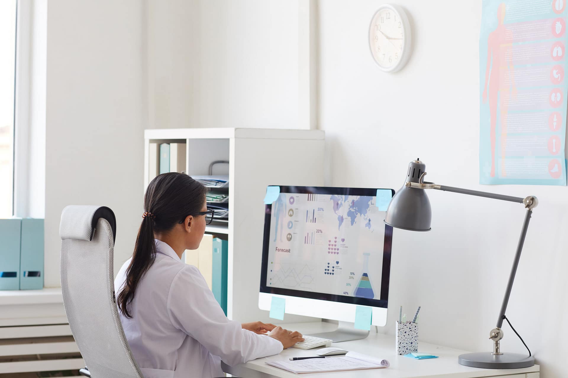 doctor-working-on-the-computer-87QK6ZD-scaled